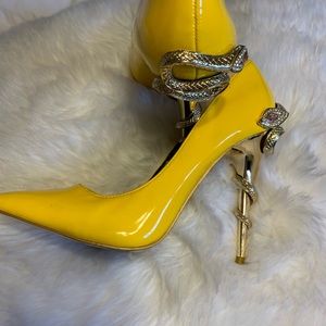 Just Fab Yellow Snake Accent Heels
